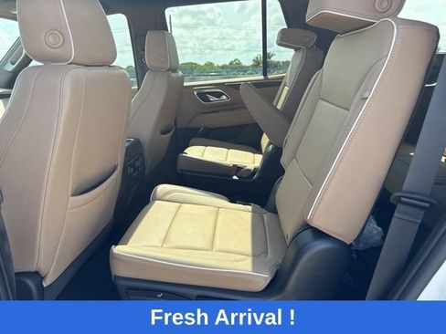 Used 2023 Chevrolet Tahoe Premier RWD image 3