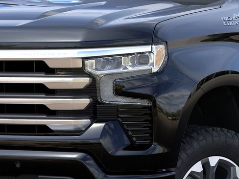 New 2026 Chevrolet Silverado 1500 High Country w/ Z71 Off-Road Package AWD/4WD image 10