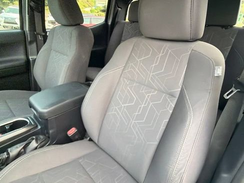 Used 2017 Toyota Tacoma TRD Off-Road w/ Tow Package (A/T) AWD/4WD image 50