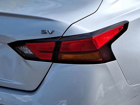 Used 2024 Nissan Altima 2.5 SV image 12