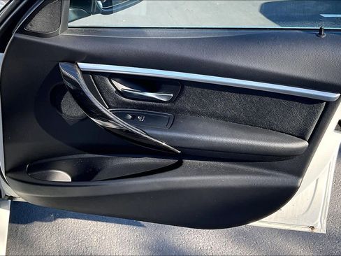Used 2017 BMW 330i Sedan image 25
