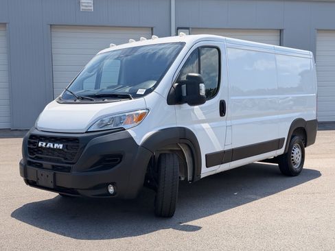 Used 2025 RAM ProMaster 2500 w/ Convenience Group FWD image 12