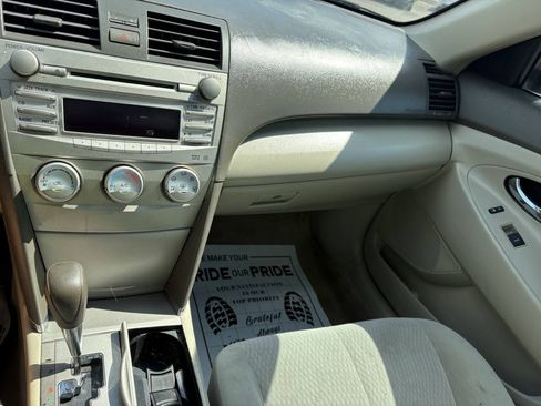 Used 2010 Toyota Camry LE FWD image 29