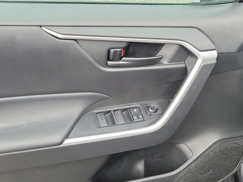 Used 2022 Toyota RAV4 LE image 20