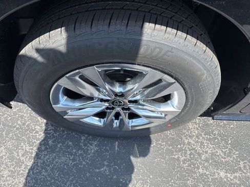 New 2026 Toyota Sienna XLE AWD/4WD image 8