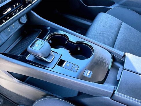 Used 2024 Nissan Rogue SV image 15