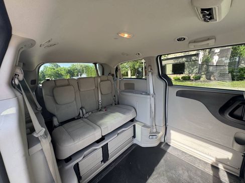 Used 2016 Dodge Grand Caravan SE w/ Quick Order Package 29E SE FWD image 16