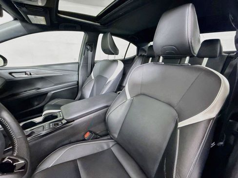 Used 2025 Toyota Camry SE w/ Convenience Package FWD image 3