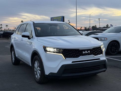 Used 2023 Kia Sorento LX image 14