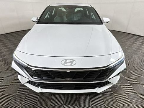 Certified 2025 Hyundai Elantra Limited FWD image 7