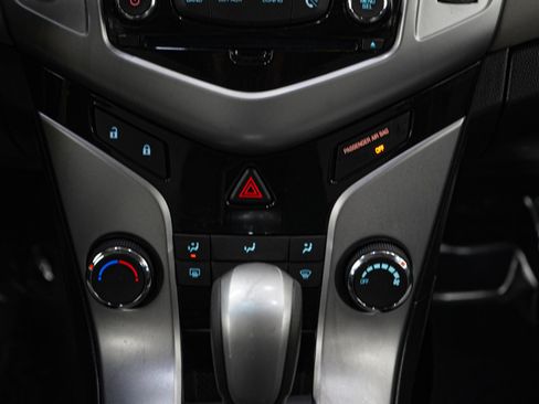 Used 2013 Chevrolet Cruze LS FWD image 16