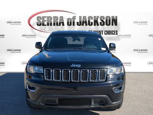 Used 2018 Jeep Grand Cherokee Laredo image 3