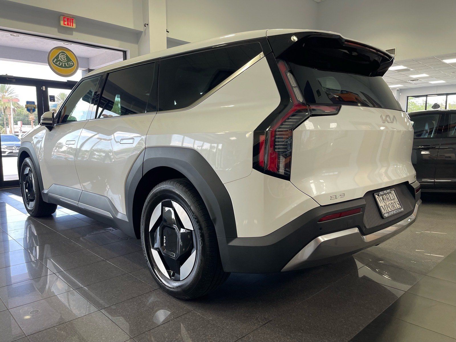 Used 2024 Kia EV9 Light RWD image 3