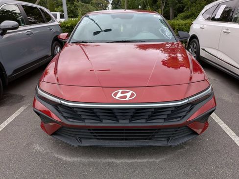 Used 2025 Hyundai Elantra SE w/ Cargo Package FWD image 6