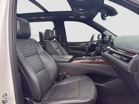 Used 2022 Cadillac Escalade ESV Sport Platinum w/ LPO, ONYX Package image 17