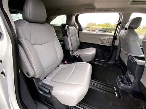 Used 2023 Toyota Sienna XLE image 18