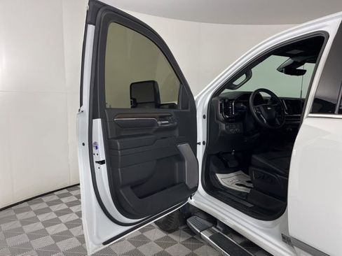 Used 2024 Chevrolet Silverado 2500 High Country w/ High Country Premium Package image 17