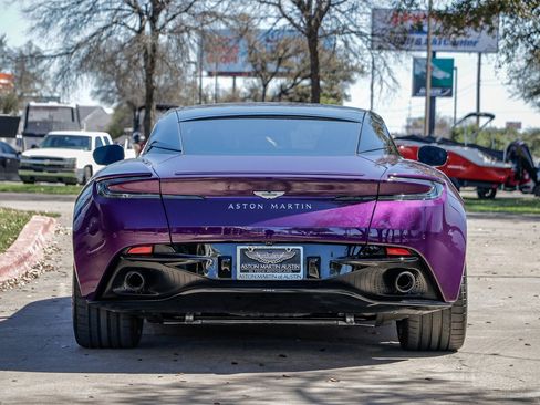 Used 2024 Aston Martin DB12 Coupe image 7