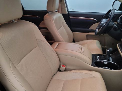 Used 2019 Toyota Highlander Limited image 21
