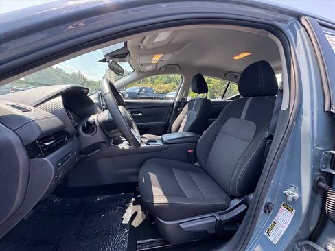 Used 2025 Nissan Sentra SV w/ All-Weather Package FWD image 14