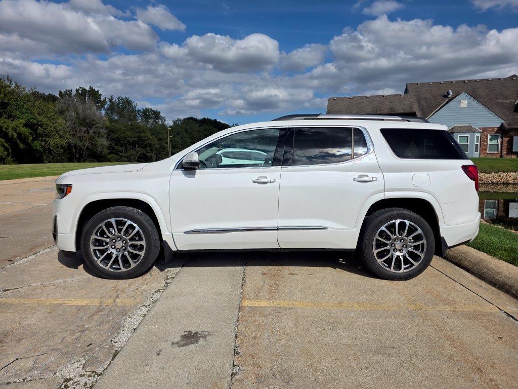 Used 2021 GMC Acadia Denali w/ Denali Ultimate Package AWD/4WD image 4