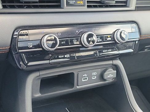 Certified 2025 Honda Pilot TrailSport image 28