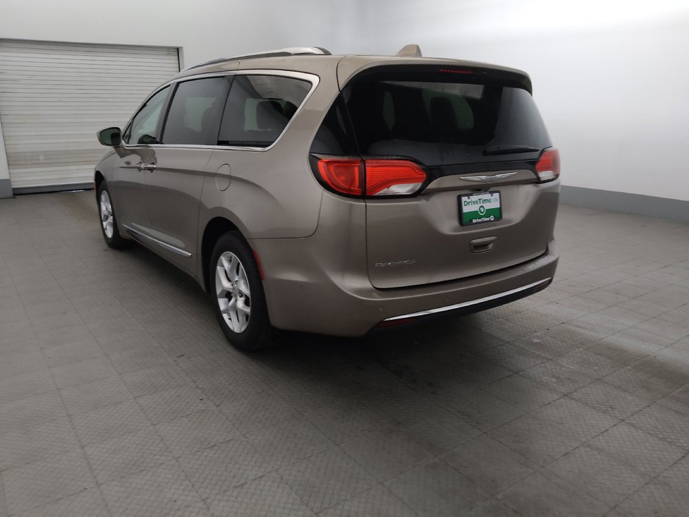 Used 2017 Chrysler Pacifica Touring-L Plus w/ Advanced Safetytec Group FWD image 5