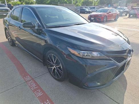 Used 2023 Toyota Camry SE image 8