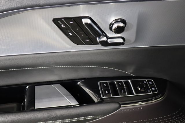 Used 2024 Cadillac Lyriq Tech AWD/4WD image 19