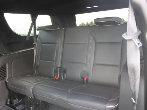 Used 2023 GMC Yukon XL SLT AWD/4WD image 22
