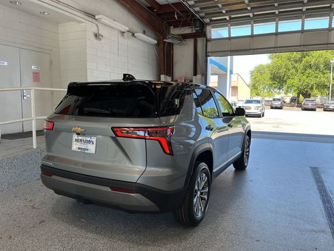 New 2026 Chevrolet Equinox LT w/ Convenience Package II FWD image 11