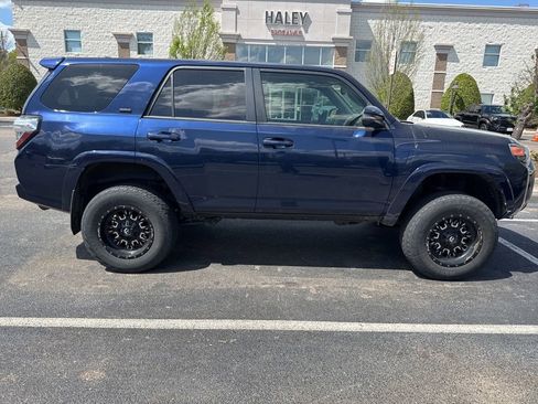 Used 2019 Toyota 4Runner SR5 Premium image 2