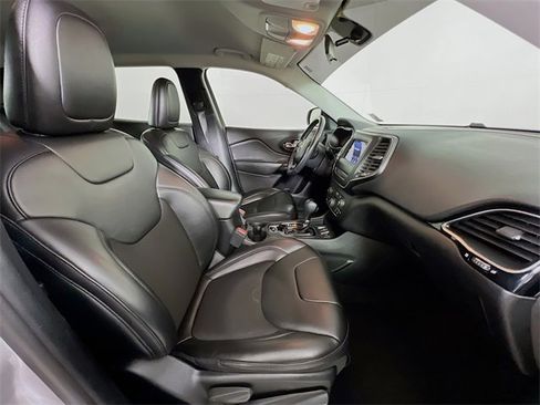 Used 2020 Jeep Cherokee Latitude Plus image 38