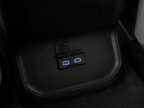 Used 2022 Toyota Highlander LE image 25