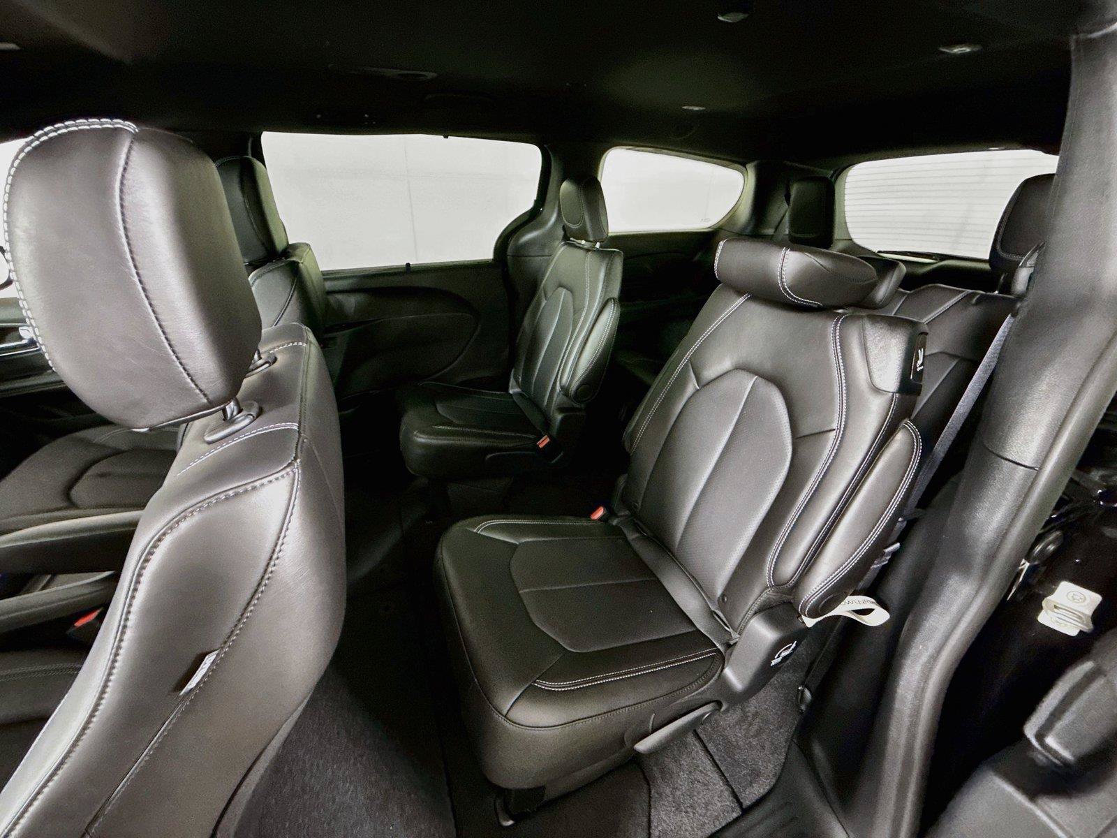 New 2027 Chrysler Pacifica Select AWD/4WD image 16