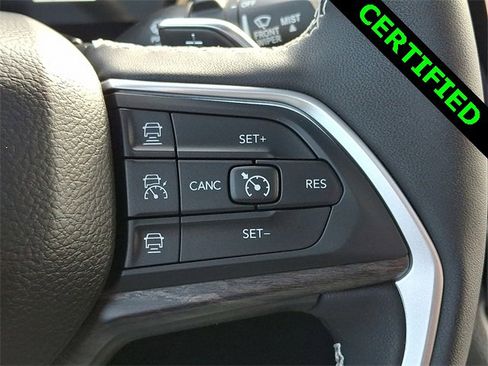 Used 2025 Jeep Grand Cherokee Limited w/ Black Appearance Package image 24