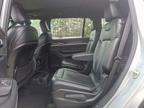 Used 2024 Jeep Grand Cherokee L Limited w/ Luxury Tech Group II image 12