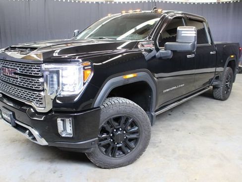 Used 2021 GMC Sierra 2500 Denali w/ Denali Black Diamond Edition AWD/4WD image 3