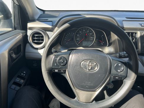 Used 2014 Toyota RAV4 LE AWD/4WD image 9