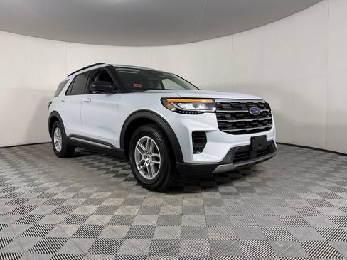 Used 2025 Ford Explorer Active RWD image 5