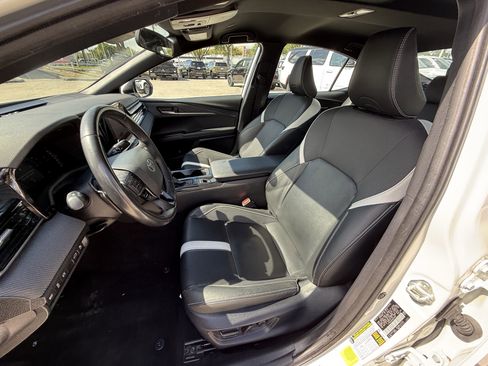 Used 2025 Toyota Camry SE image 29