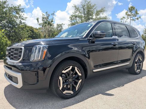 Certified 2025 Kia Telluride S FWD image 9