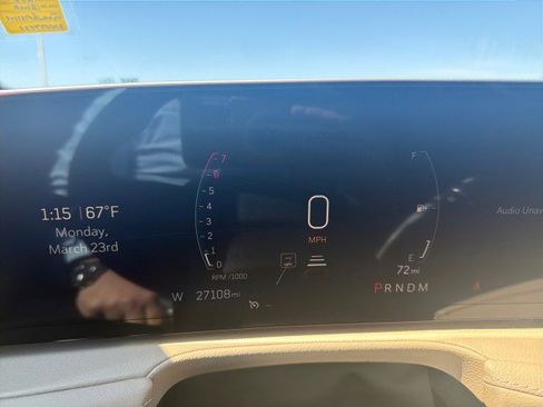 Used 2025 Cadillac XT4 Premium Luxury image 6