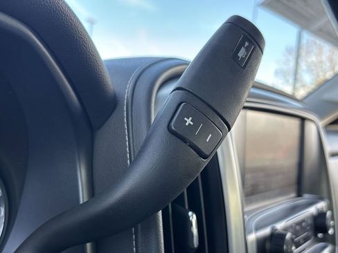 Used 2018 GMC Sierra 1500 SLT w/ SLT Premium Package image 16