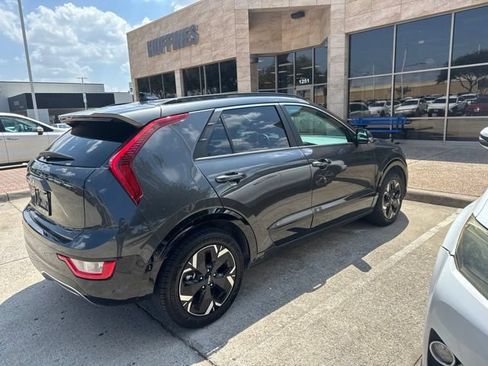 Used 2023 Kia Niro Wind FWD image 2