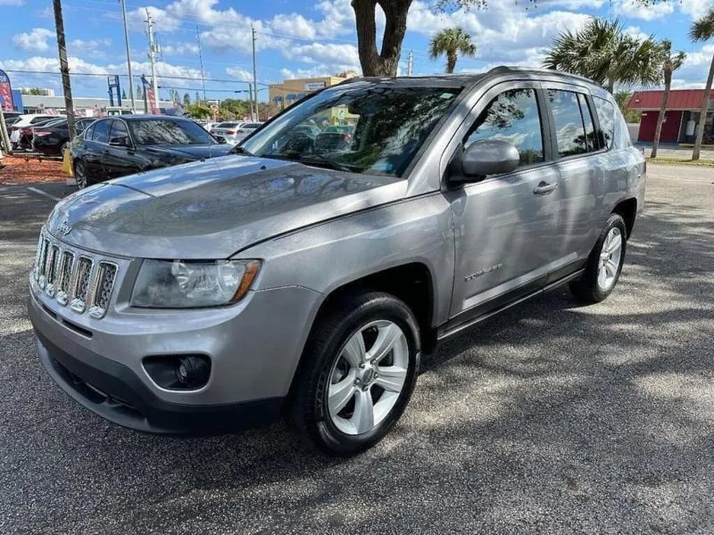 Used 2016 Jeep Compass Latitude FWD image 3