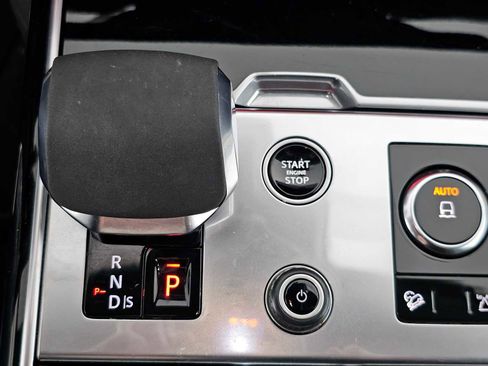 Used 2023 Land Rover Range Rover SE image 30