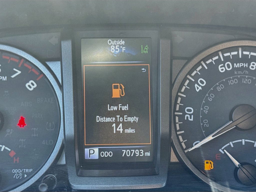 Used 2021 Toyota Tacoma TRD Sport w/ Technology Package RWD image 12