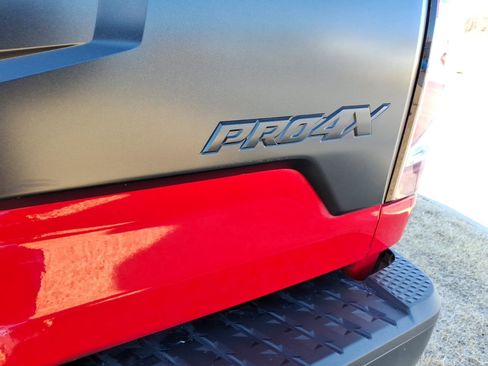 Used 2021 Nissan Titan PRO-4X w/ Pro-4x Convenience Package image 4