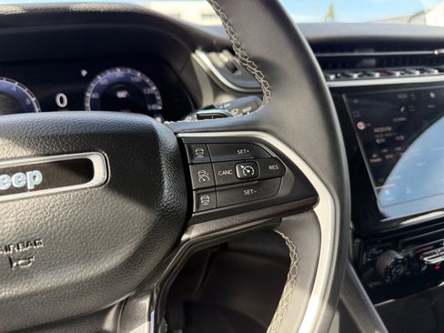 Used 2023 Jeep Grand Cherokee L Laredo image 20